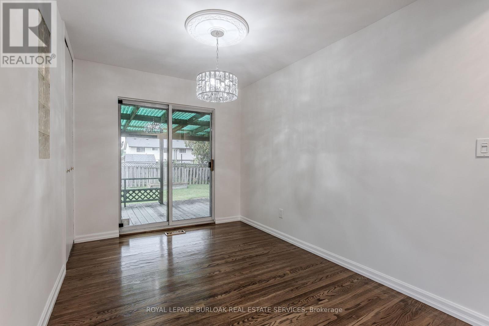 58 Goldfinch Road, Hamilton, Ontario  L9A 3W7 - Photo 18 - X12454624