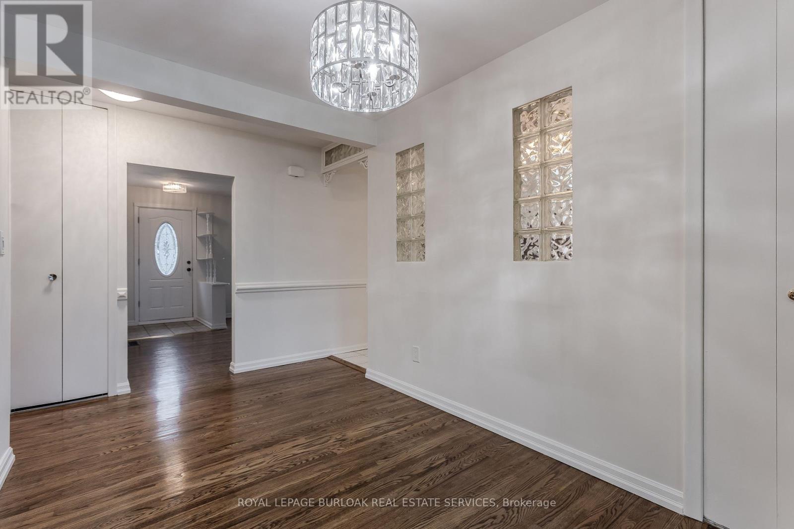 58 Goldfinch Road, Hamilton, Ontario  L9A 3W7 - Photo 19 - X12454624