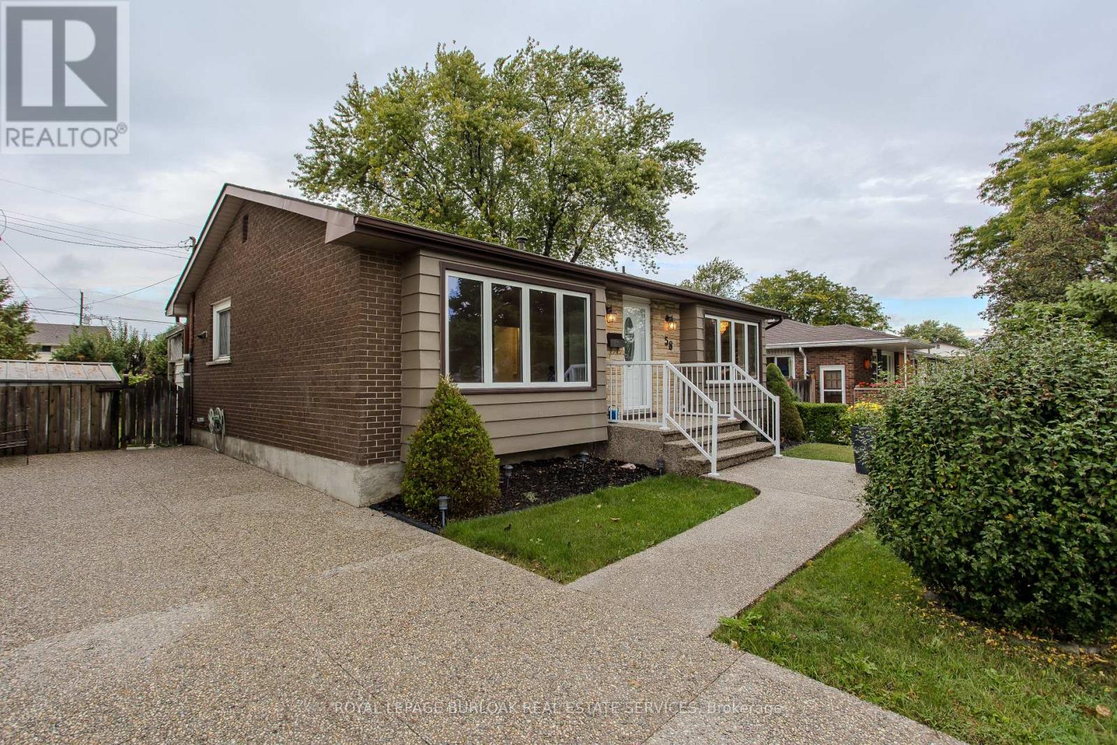 58 Goldfinch Road, Hamilton, Ontario  L9A 3W7 - Photo 2 - X12454624