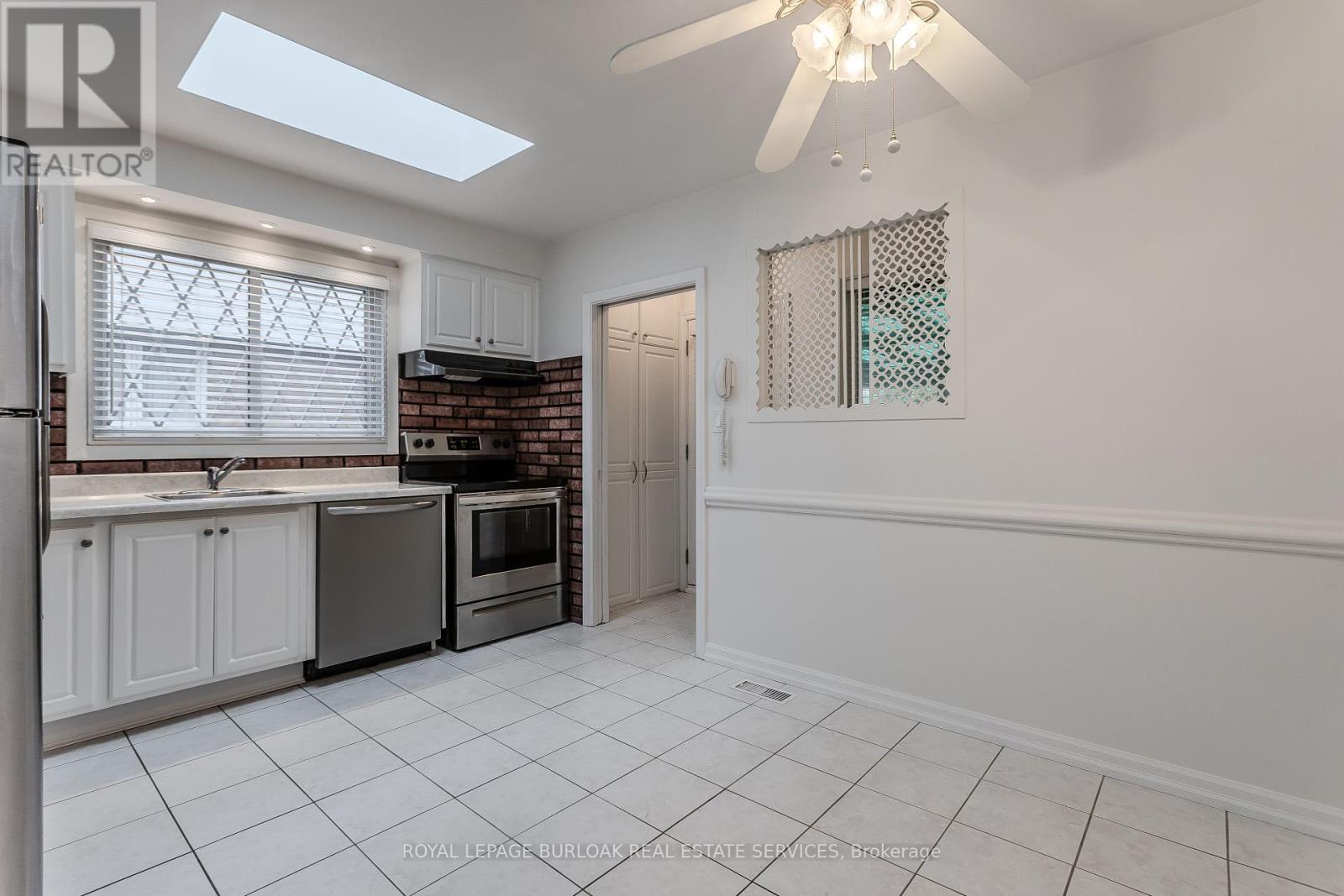 58 Goldfinch Road, Hamilton, Ontario  L9A 3W7 - Photo 20 - X12454624