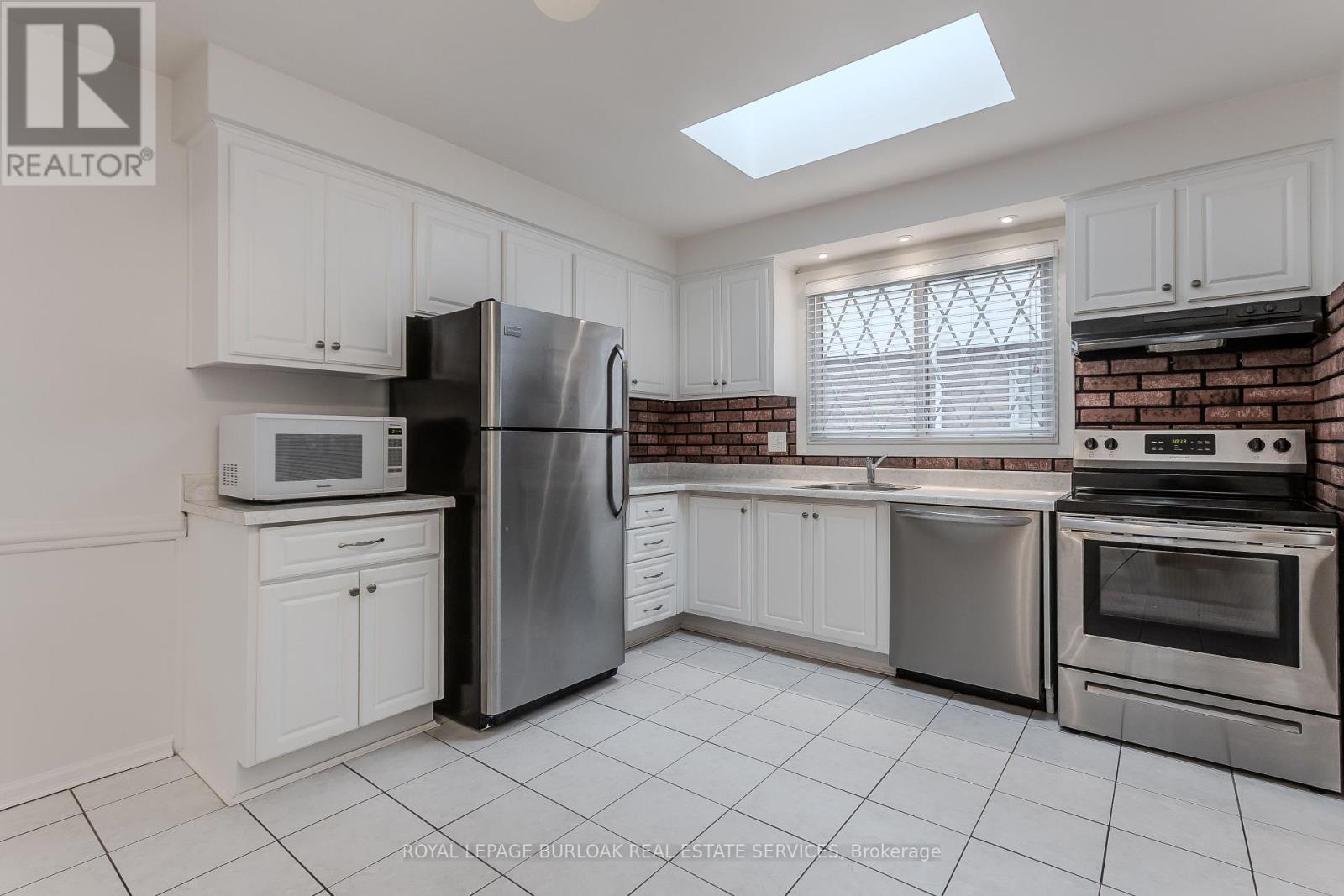 58 Goldfinch Road, Hamilton, Ontario  L9A 3W7 - Photo 21 - X12454624