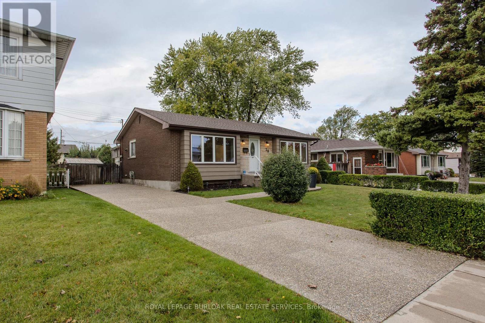 58 Goldfinch Road, Hamilton, Ontario  L9A 3W7 - Photo 3 - X12454624