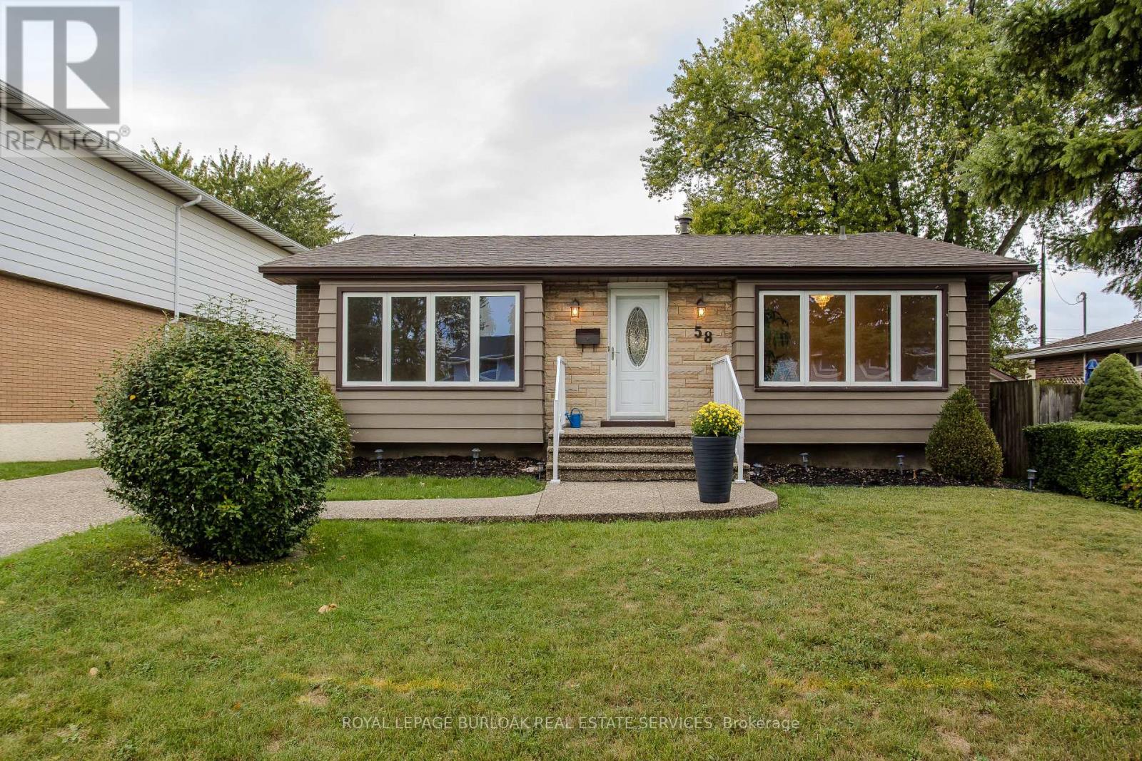 58 Goldfinch Road, Hamilton, Ontario  L9A 3W7 - Photo 4 - X12454624