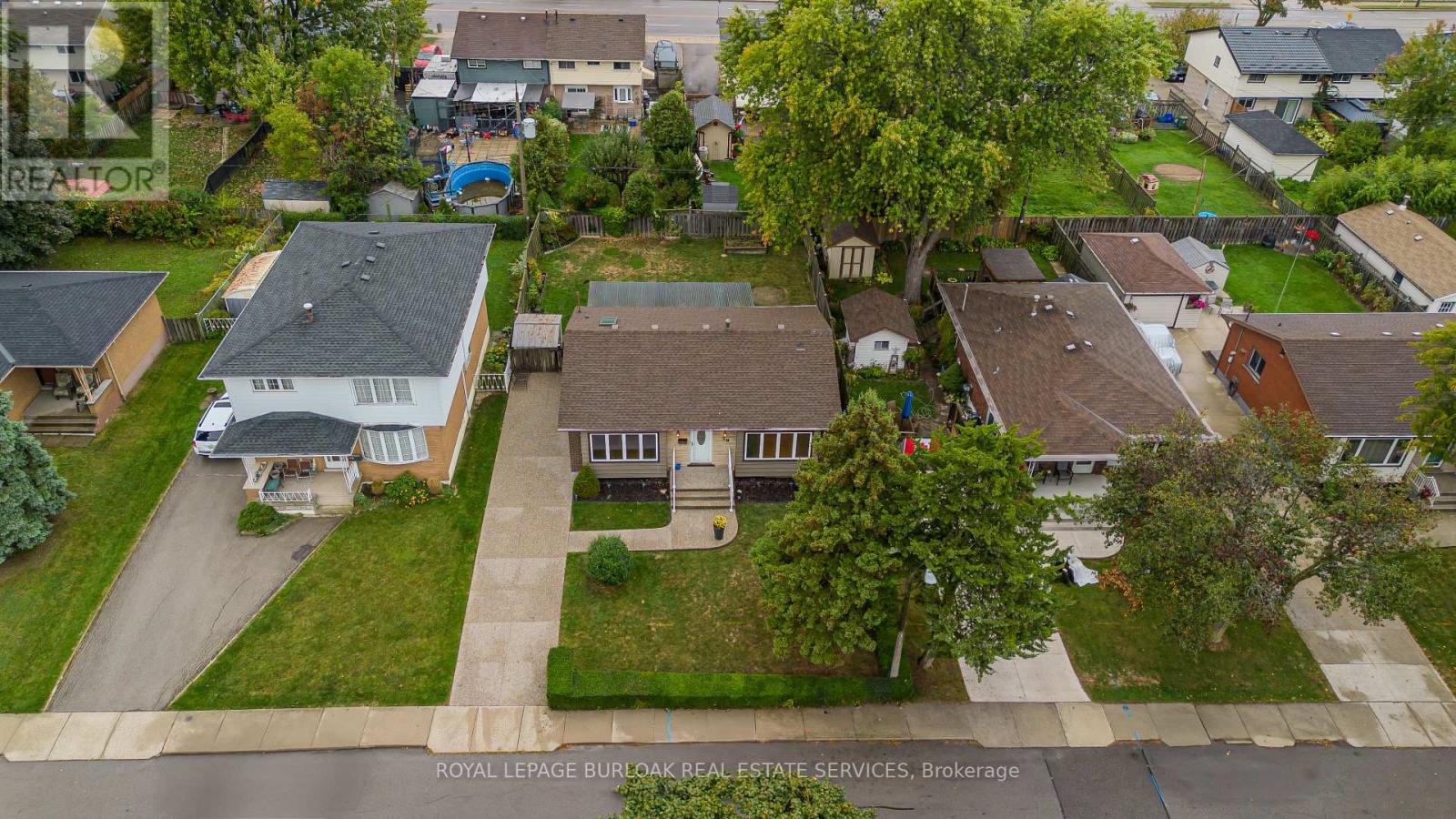 58 Goldfinch Road, Hamilton, Ontario  L9A 3W7 - Photo 5 - X12454624