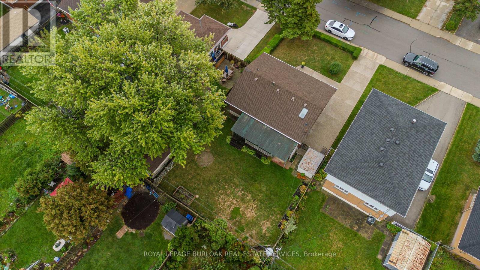 58 Goldfinch Road, Hamilton, Ontario  L9A 3W7 - Photo 7 - X12454624