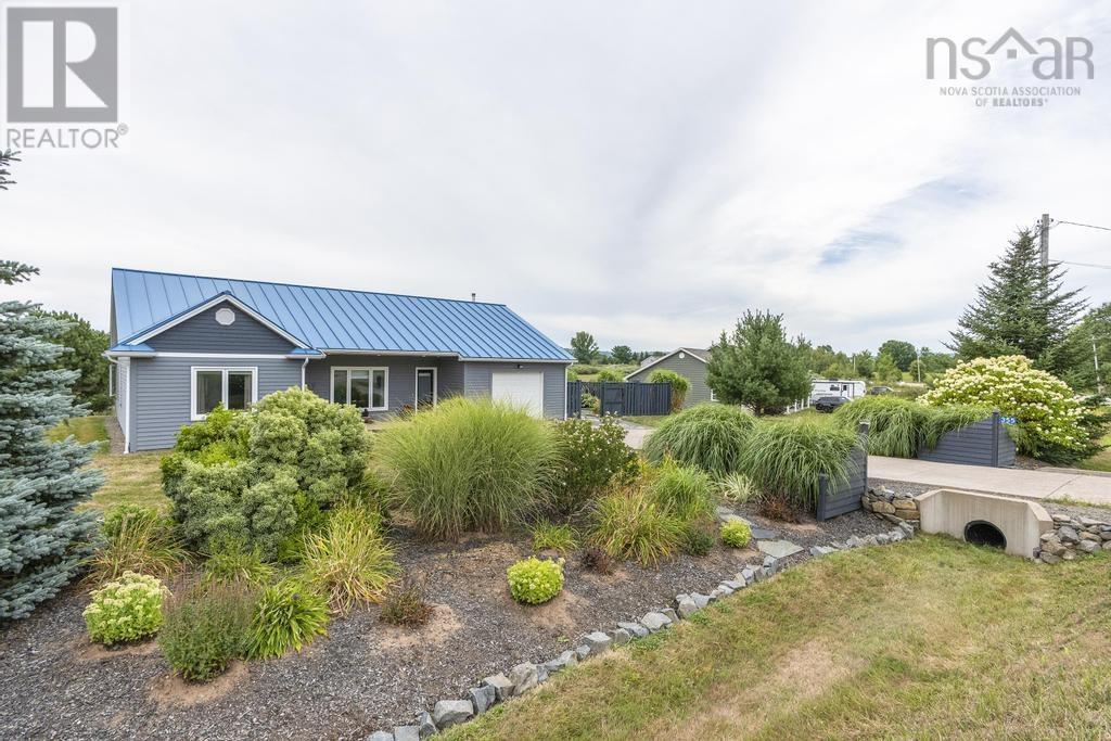 355 Falmouth Dyke Road, Falmouth, Nova Scotia  B0P 1L0 - Photo 2 - 202524660