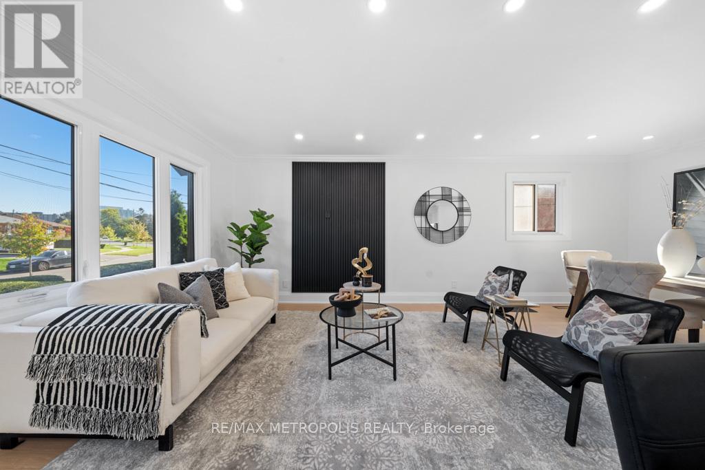 27 Gully Drive, Toronto, Ontario  M1K 4W3 - Photo 4 - E12454673