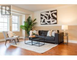 38 ARCHIBALD MEWS, Toronto, Ontario
