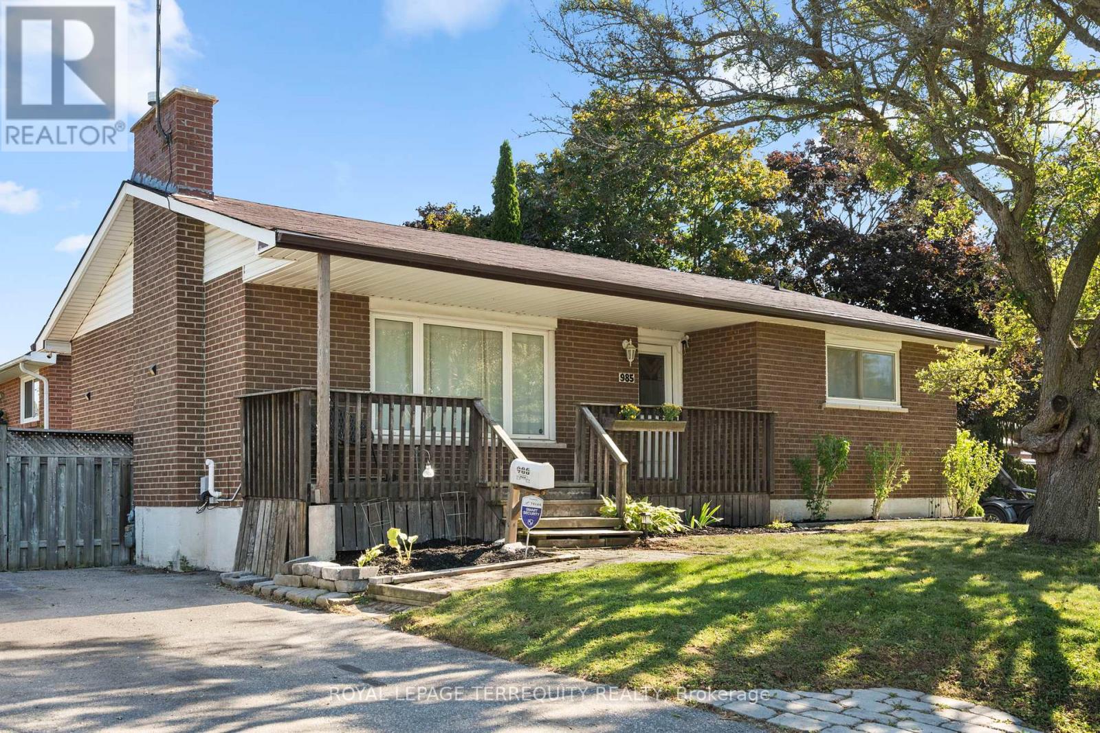 985 Susan Court, Oshawa, Ontario  L1H 7B7 - Photo 2 - E12454745
