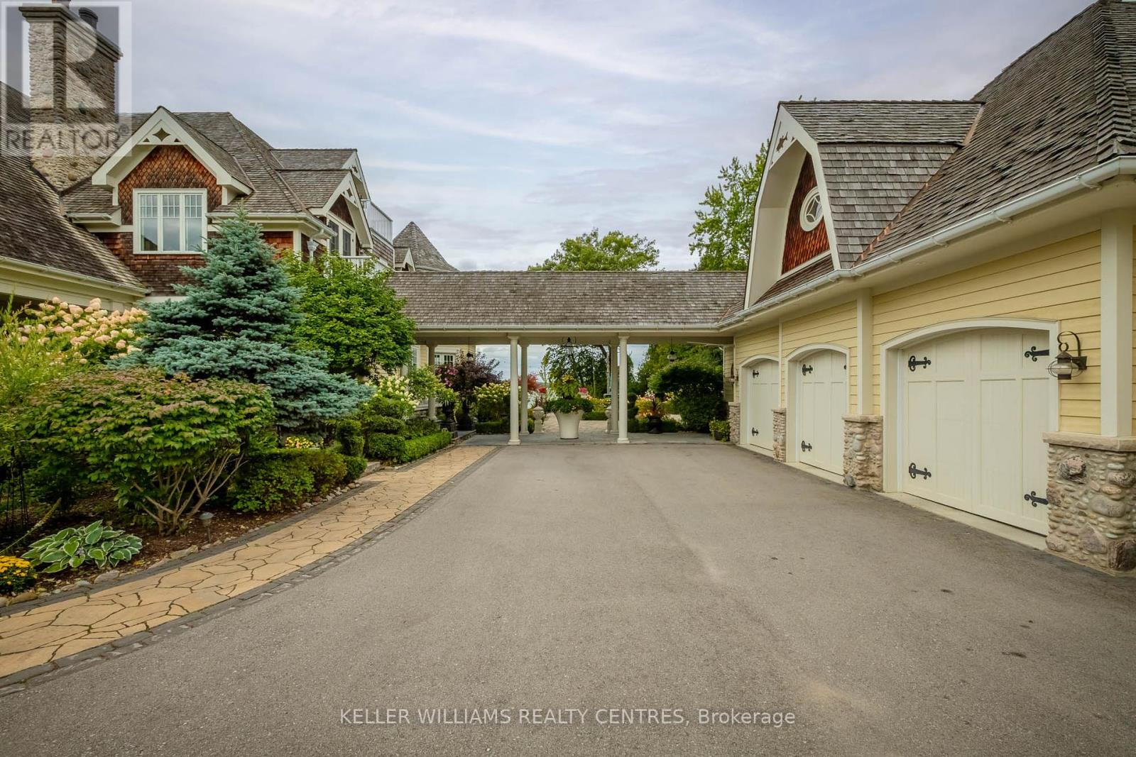 736 Lake Drive N, Georgina, Ontario  L4P 3C8 - Photo 10 - N12454693