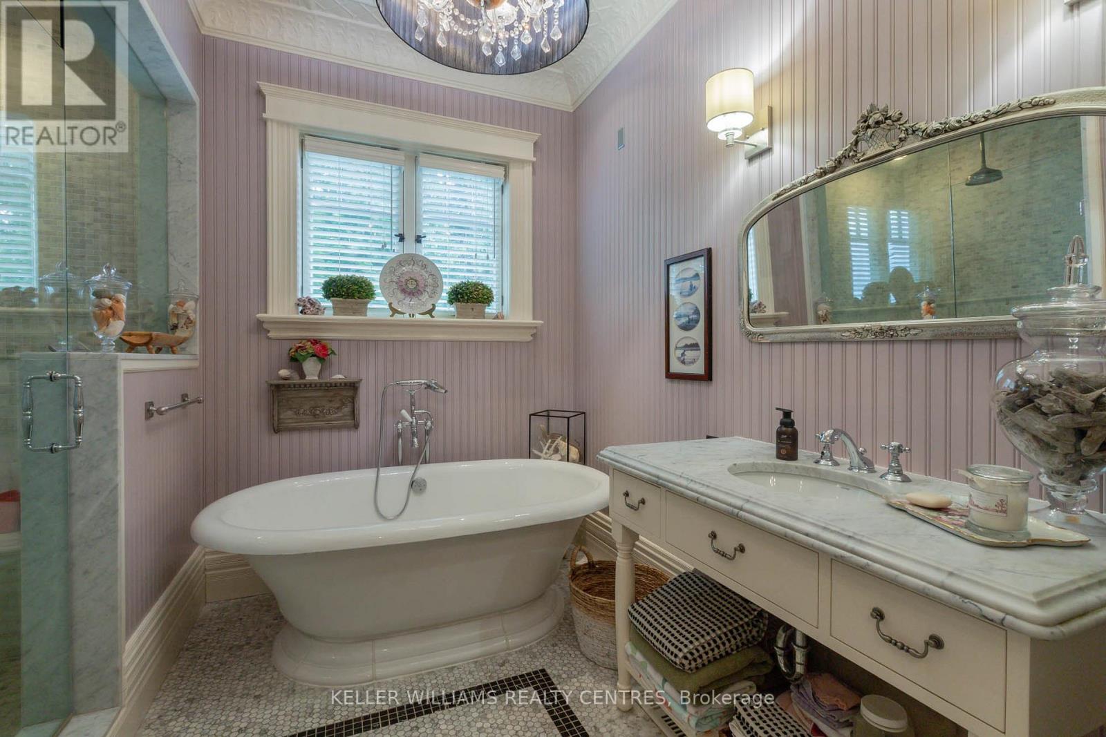 736 Lake Drive N, Georgina, Ontario  L4P 3C8 - Photo 36 - N12454693