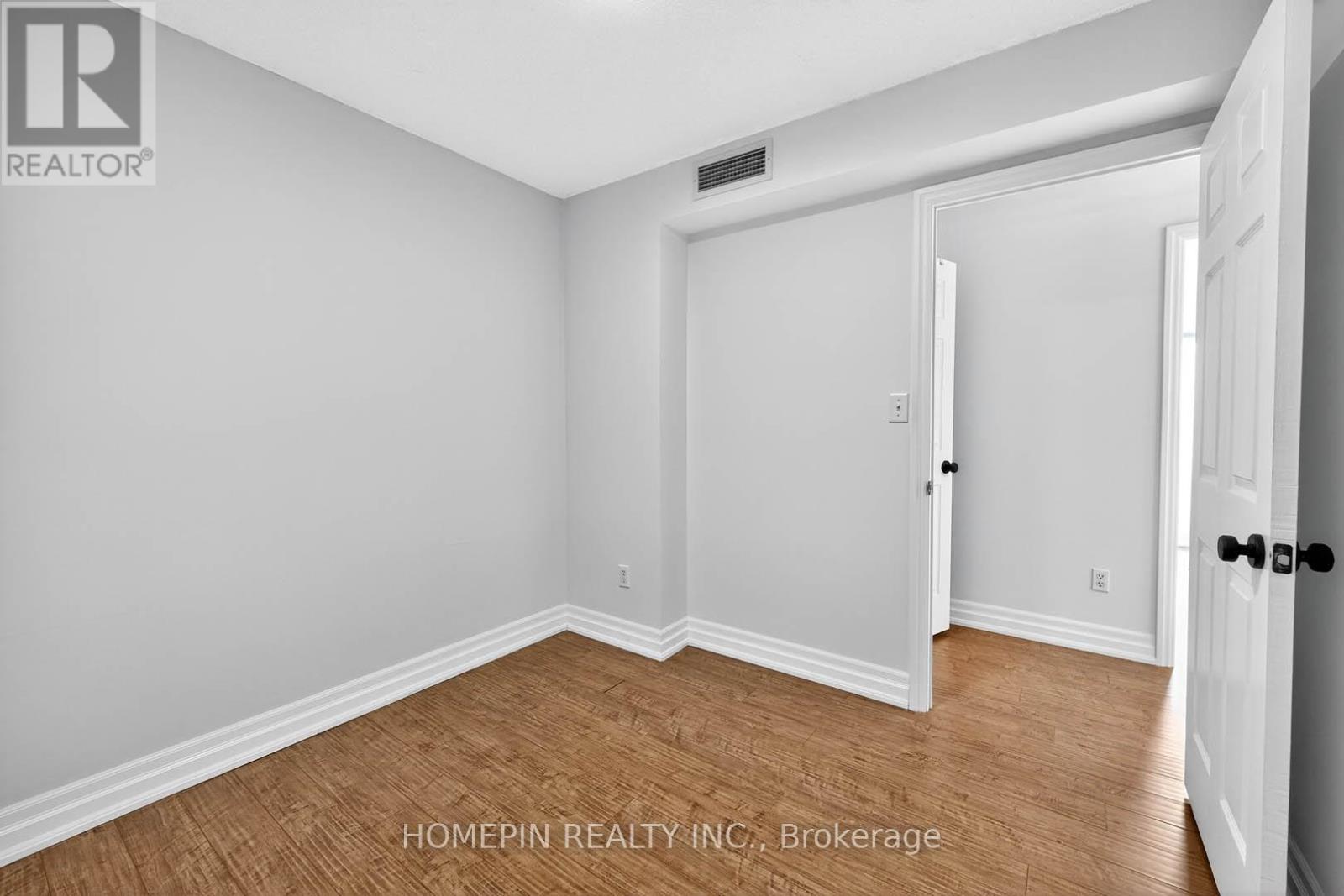 1103 - 39 Oneida Crescent, Richmond Hill, Ontario  L4B 4T9 - Photo 16 - N12454750