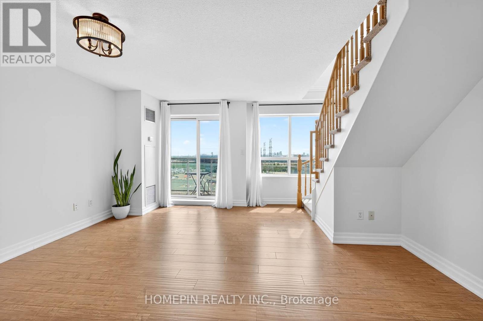 1103 - 39 Oneida Crescent, Richmond Hill, Ontario  L4B 4T9 - Photo 3 - N12454750
