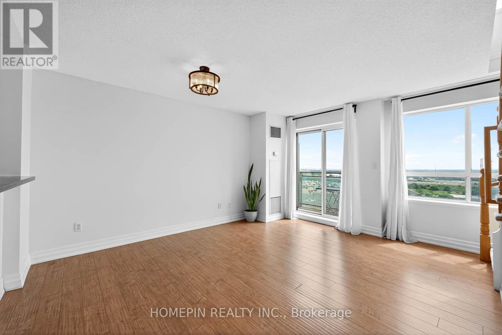 1103 - 39 Oneida Crescent, Richmond Hill, Ontario  L4B 4T9 - Photo 4 - N12454750