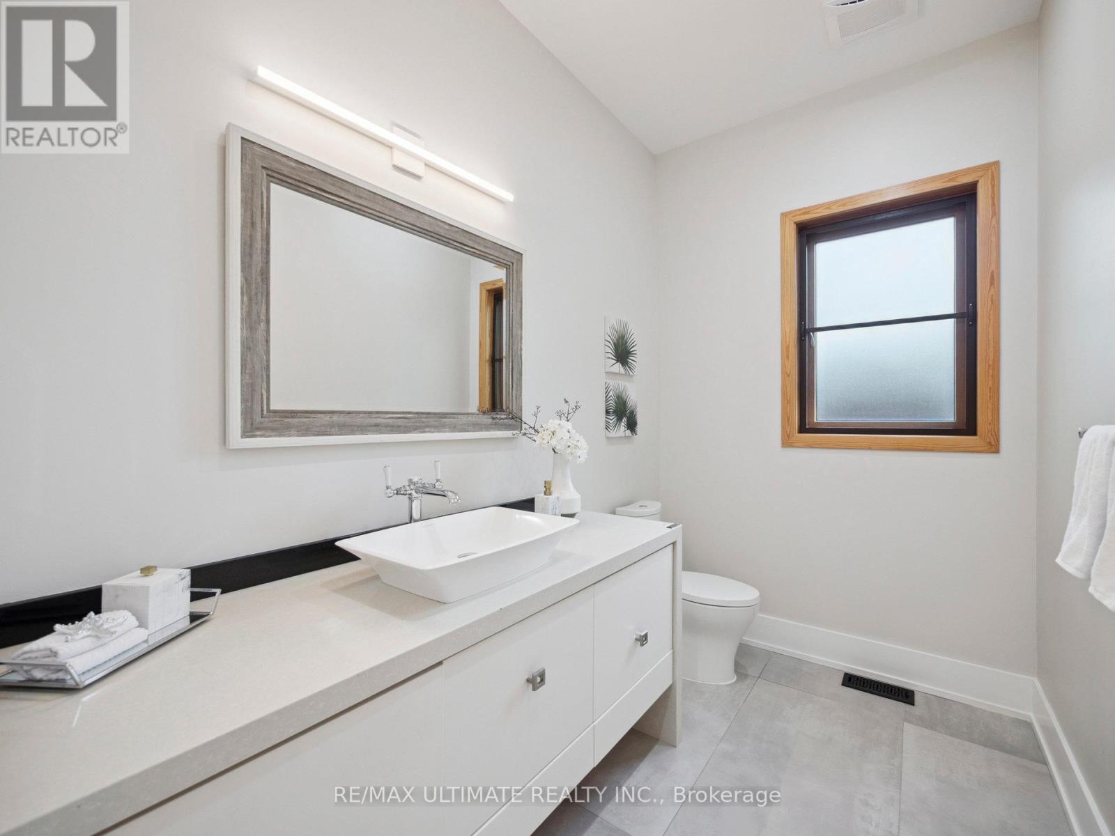 74 Leisure Lane, Richmond Hill, Ontario  L4C 4X1 - Photo 27 - N12454797