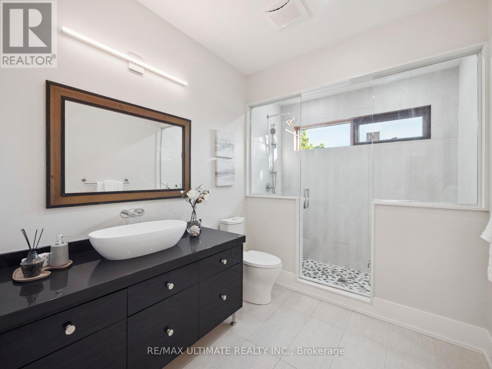 74 Leisure Lane, Richmond Hill, Ontario  L4C 4X1 - Photo 40 - N12454797