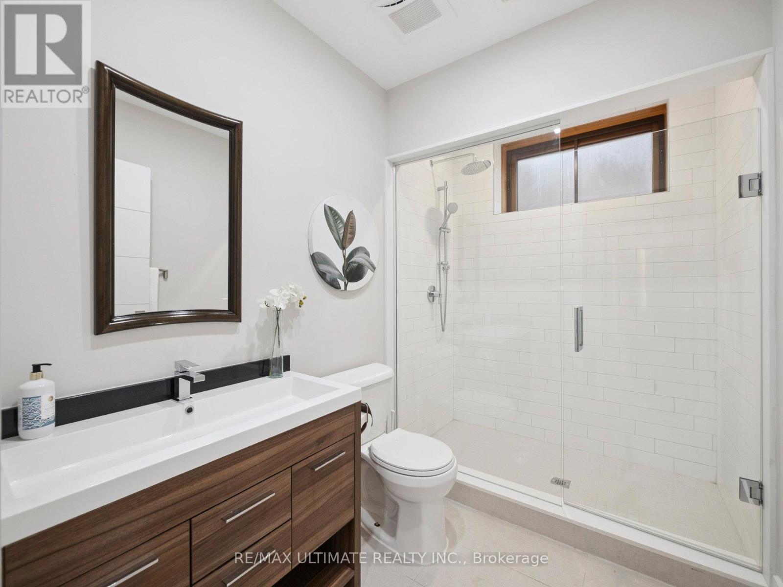 74 Leisure Lane, Richmond Hill, Ontario  L4C 4X1 - Photo 44 - N12454797