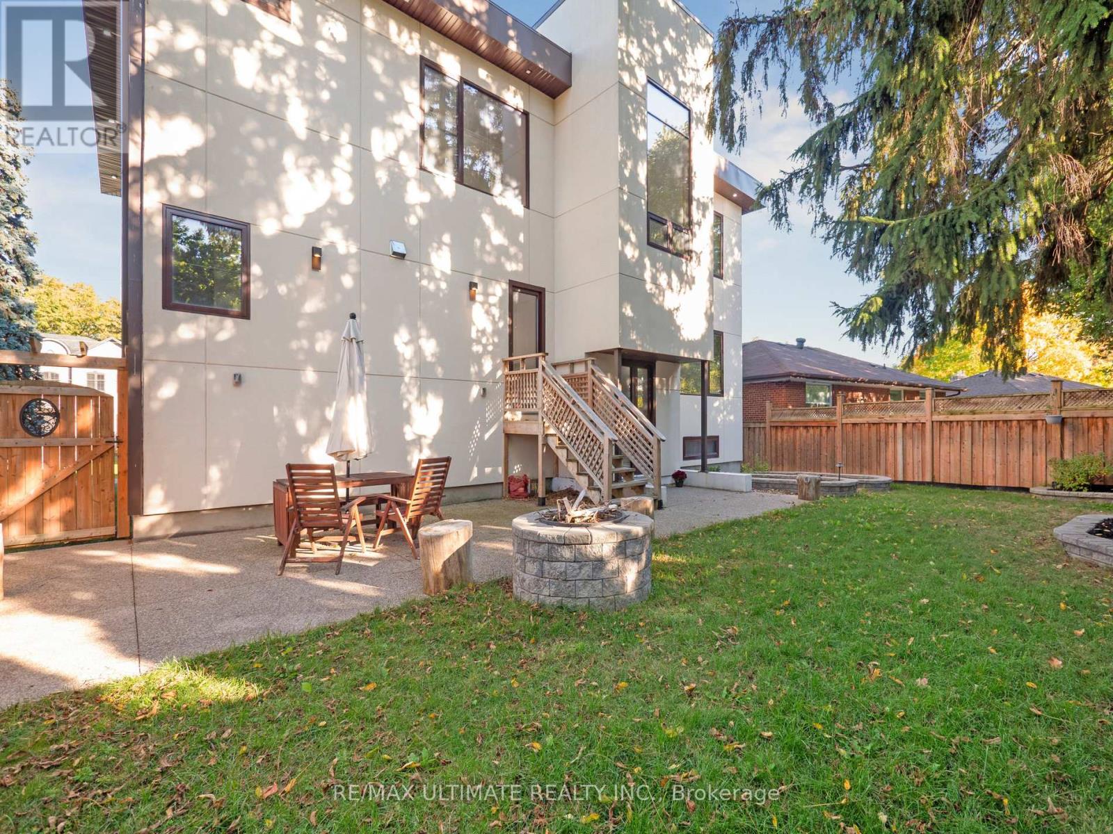 74 Leisure Lane, Richmond Hill, Ontario  L4C 4X1 - Photo 46 - N12454797