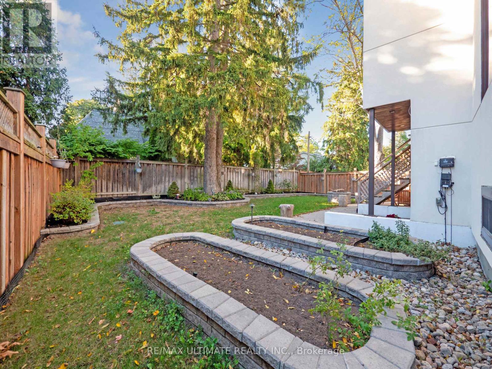 74 Leisure Lane, Richmond Hill, Ontario  L4C 4X1 - Photo 47 - N12454797