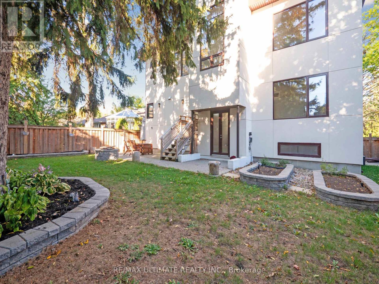 74 Leisure Lane, Richmond Hill, Ontario  L4C 4X1 - Photo 49 - N12454797