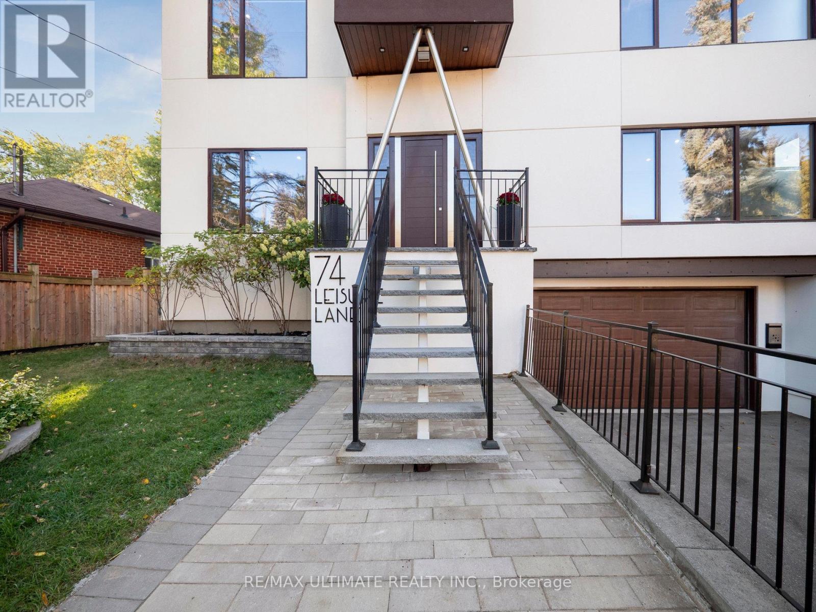 74 Leisure Lane, Richmond Hill, Ontario  L4C 4X1 - Photo 6 - N12454797