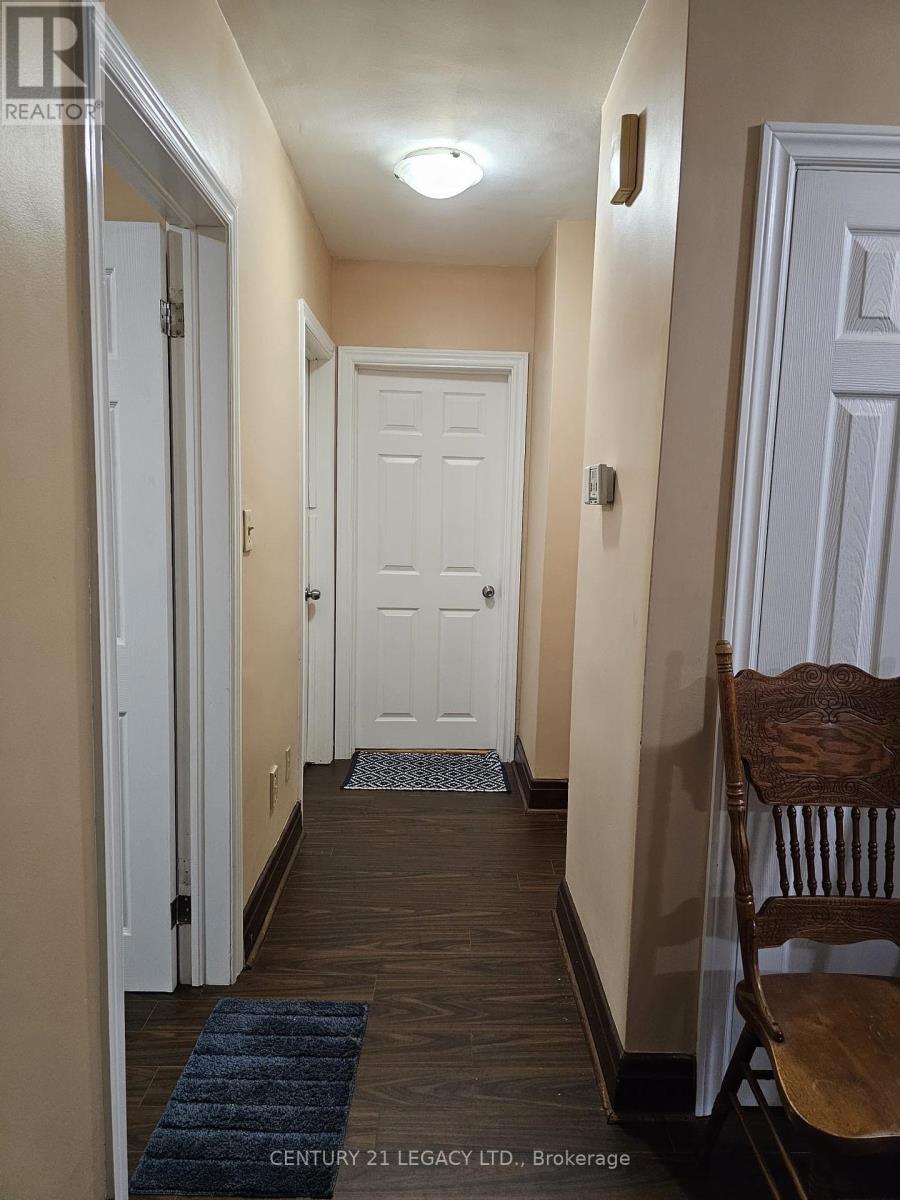 101 Mcmurchy Avenue S, Brampton, Ontario  L6Y 1Y7 - Photo 3 - W12454578