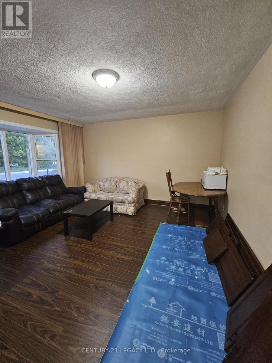 101 Mcmurchy Avenue S, Brampton, Ontario  L6Y 1Y7 - Photo 2 - W12454578