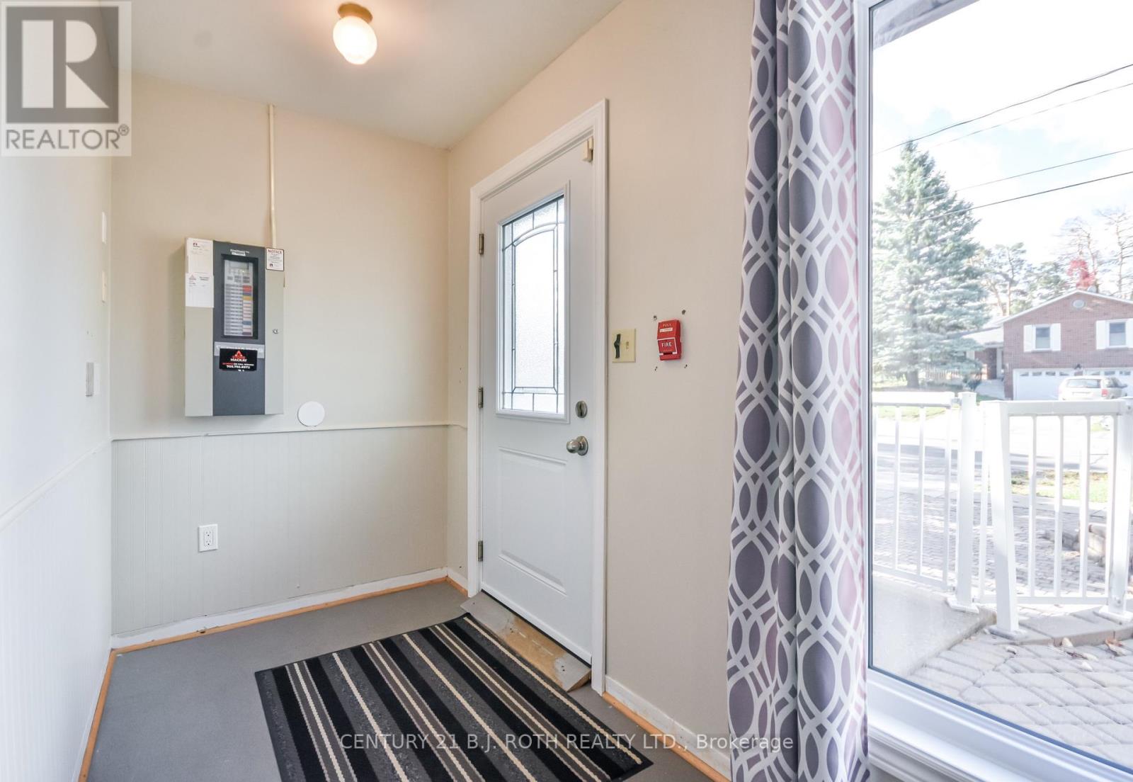 263 Anne Street N, Barrie, Ontario  L4N 4Y1 - Photo 3 - S12454725
