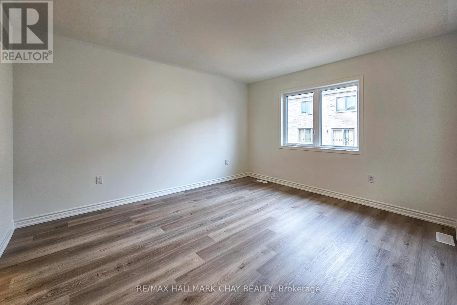 8 Vinewood Crescent, Barrie, Ontario  L9J 0B7 - Photo 15 - S12454758