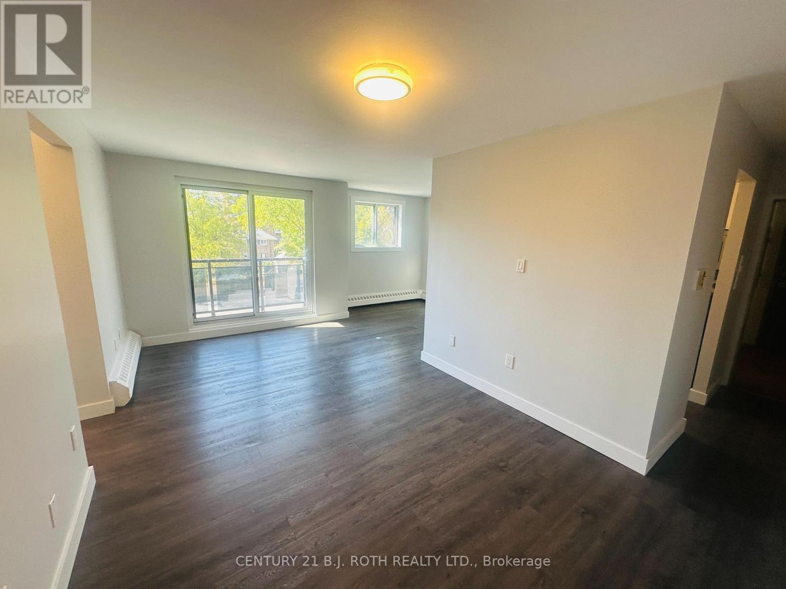 34 Berczy Street, Barrie (City Centre), Ontario  L4M 3P7 - Photo 20 - S12454766