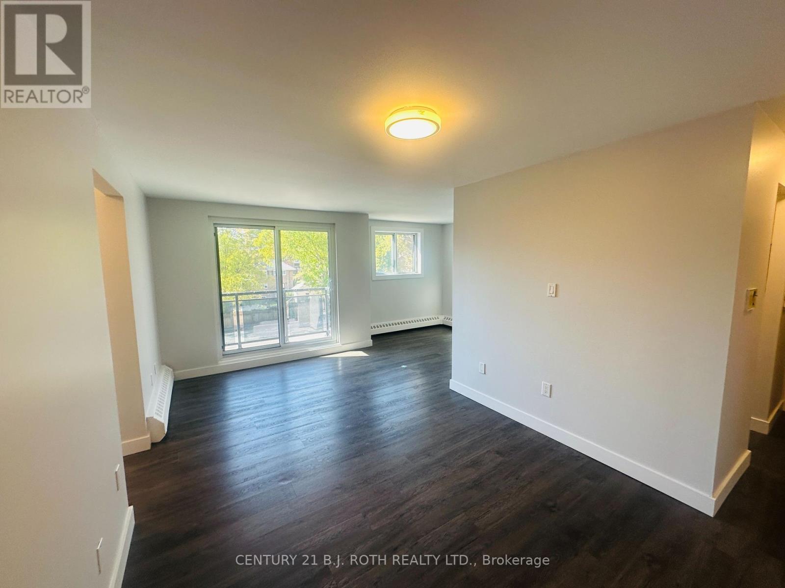 34 Berczy Street, Barrie (City Centre), Ontario  L4M 3P7 - Photo 21 - S12454766