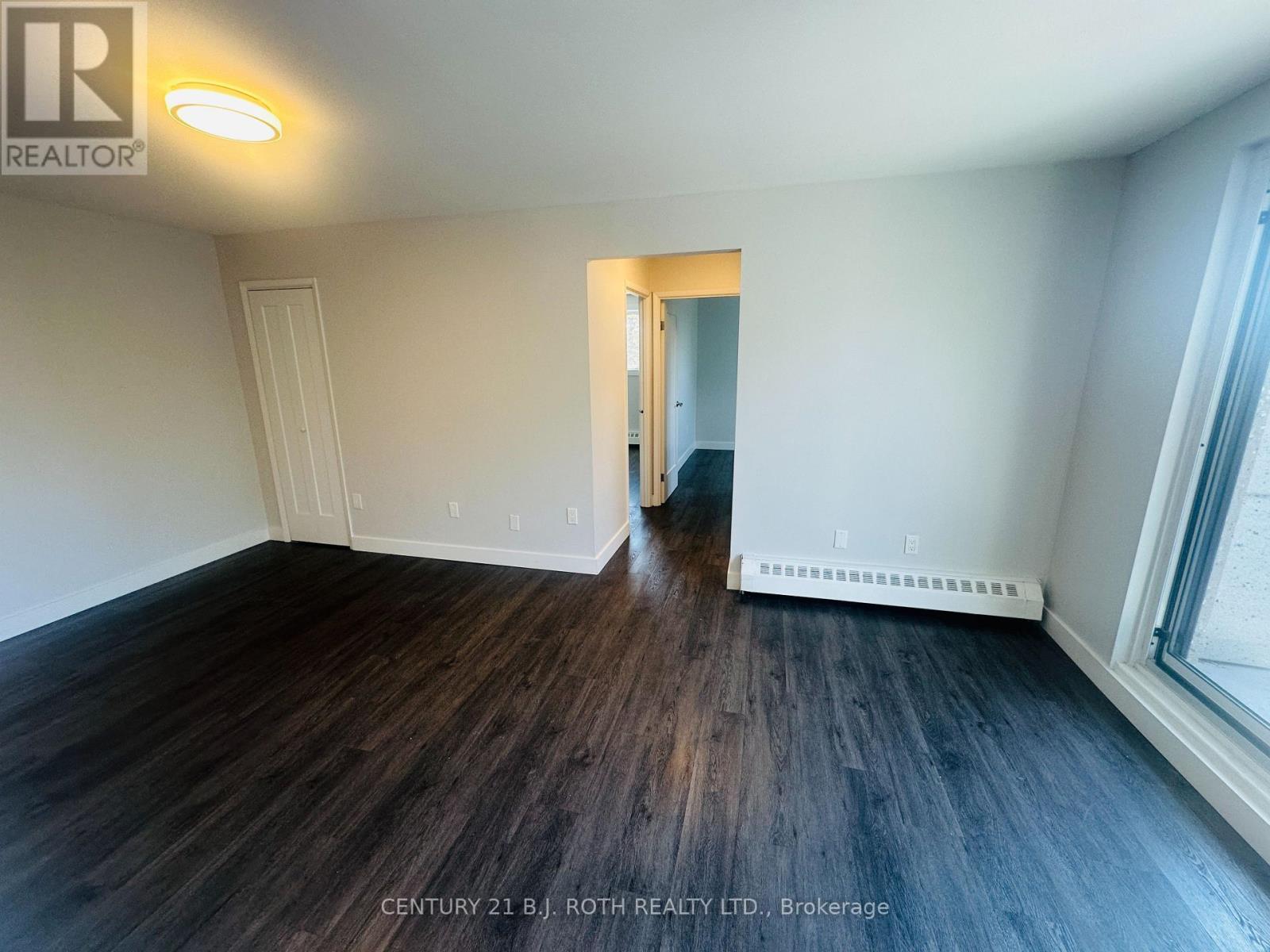34 Berczy Street, Barrie (City Centre), Ontario  L4M 3P7 - Photo 23 - S12454766