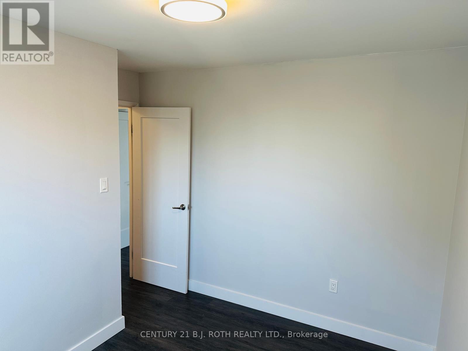 34 Berczy Street, Barrie (City Centre), Ontario  L4M 3P7 - Photo 26 - S12454766