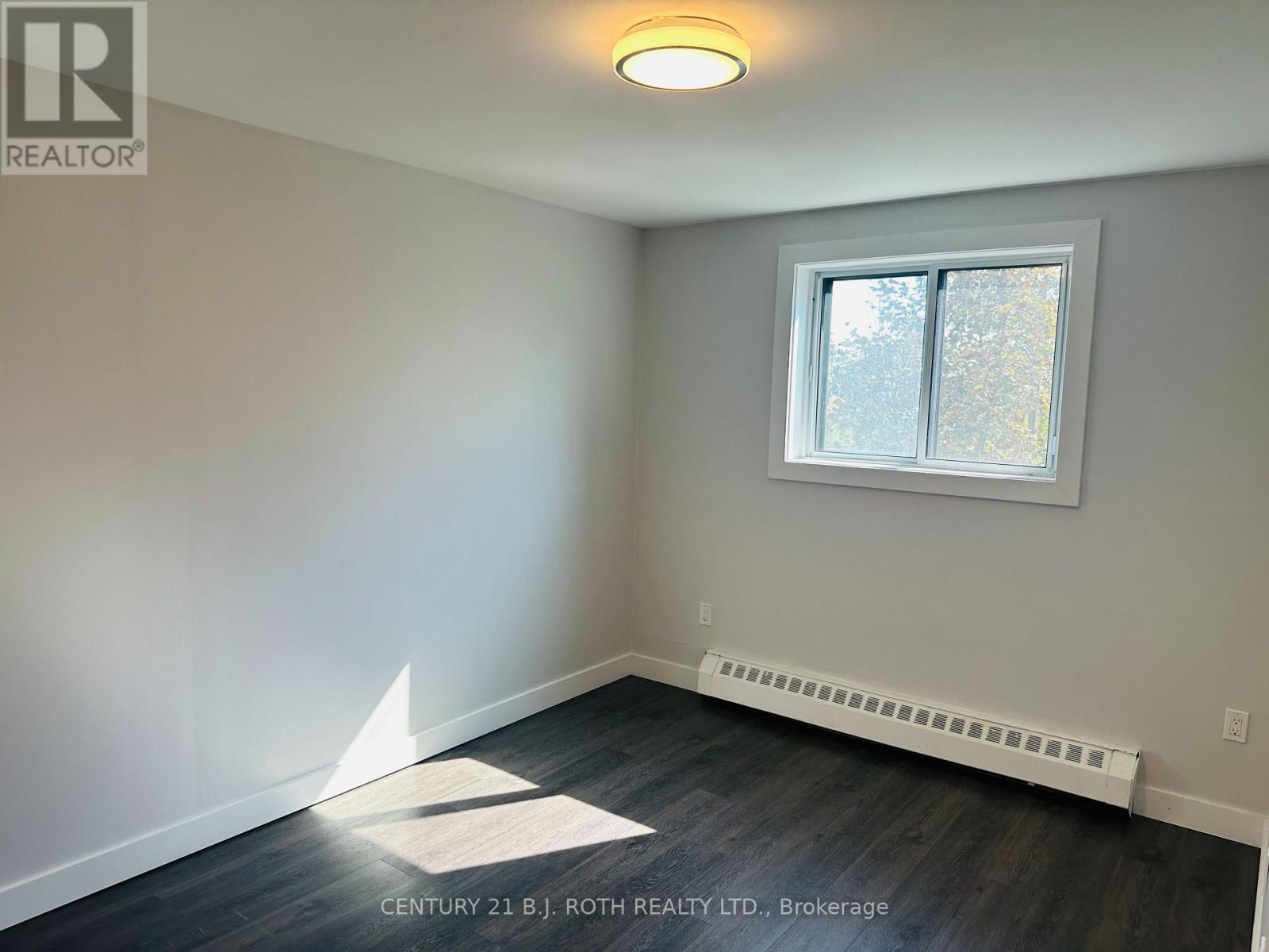 34 Berczy Street, Barrie (City Centre), Ontario  L4M 3P7 - Photo 27 - S12454766