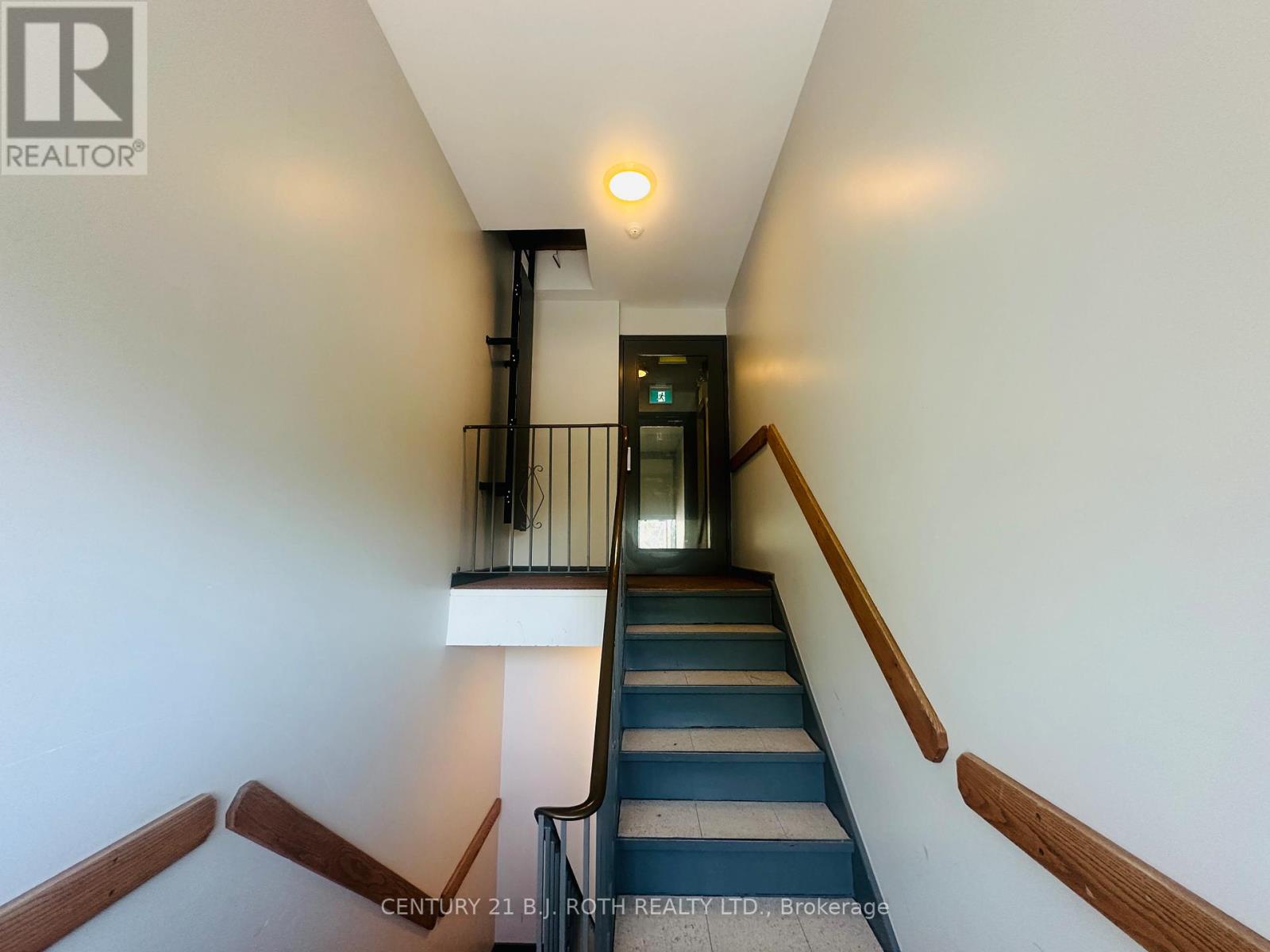 34 Berczy Street, Barrie (City Centre), Ontario  L4M 3P7 - Photo 32 - S12454766