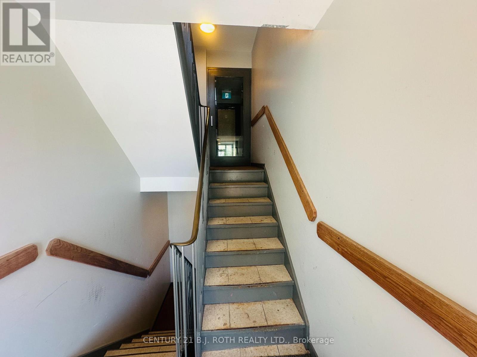 34 Berczy Street, Barrie (City Centre), Ontario  L4M 3P7 - Photo 33 - S12454766