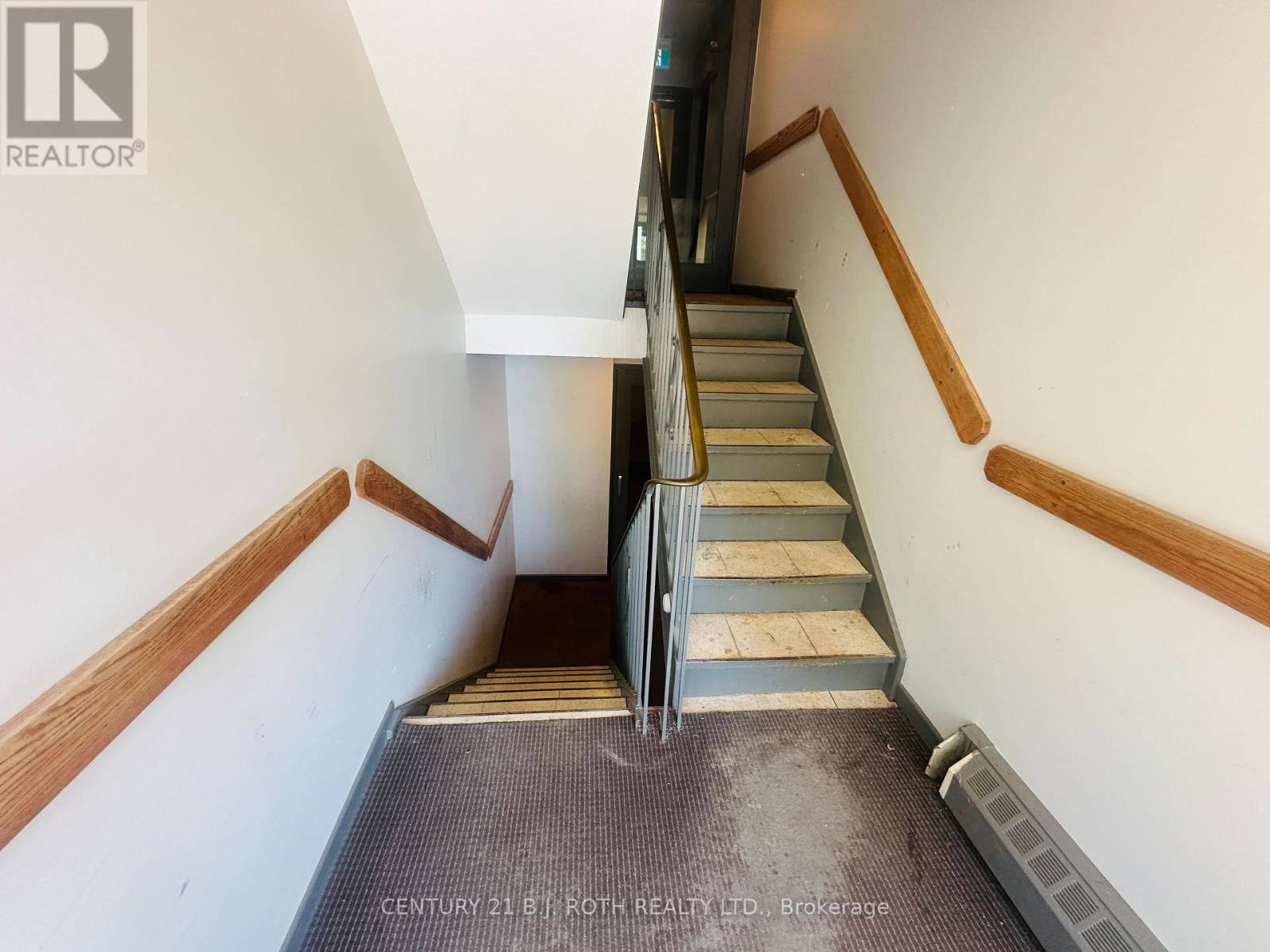 34 Berczy Street, Barrie (City Centre), Ontario  L4M 3P7 - Photo 35 - S12454766