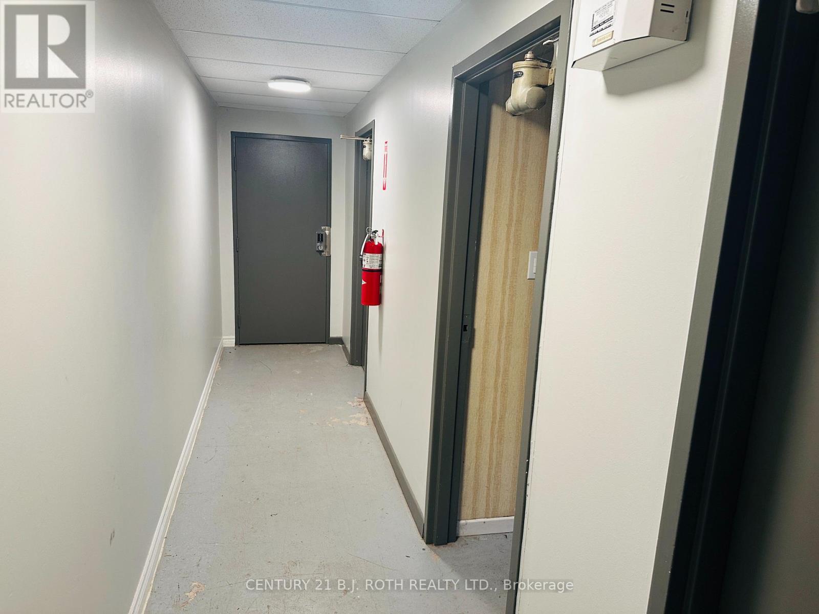 34 Berczy Street, Barrie (City Centre), Ontario  L4M 3P7 - Photo 37 - S12454766
