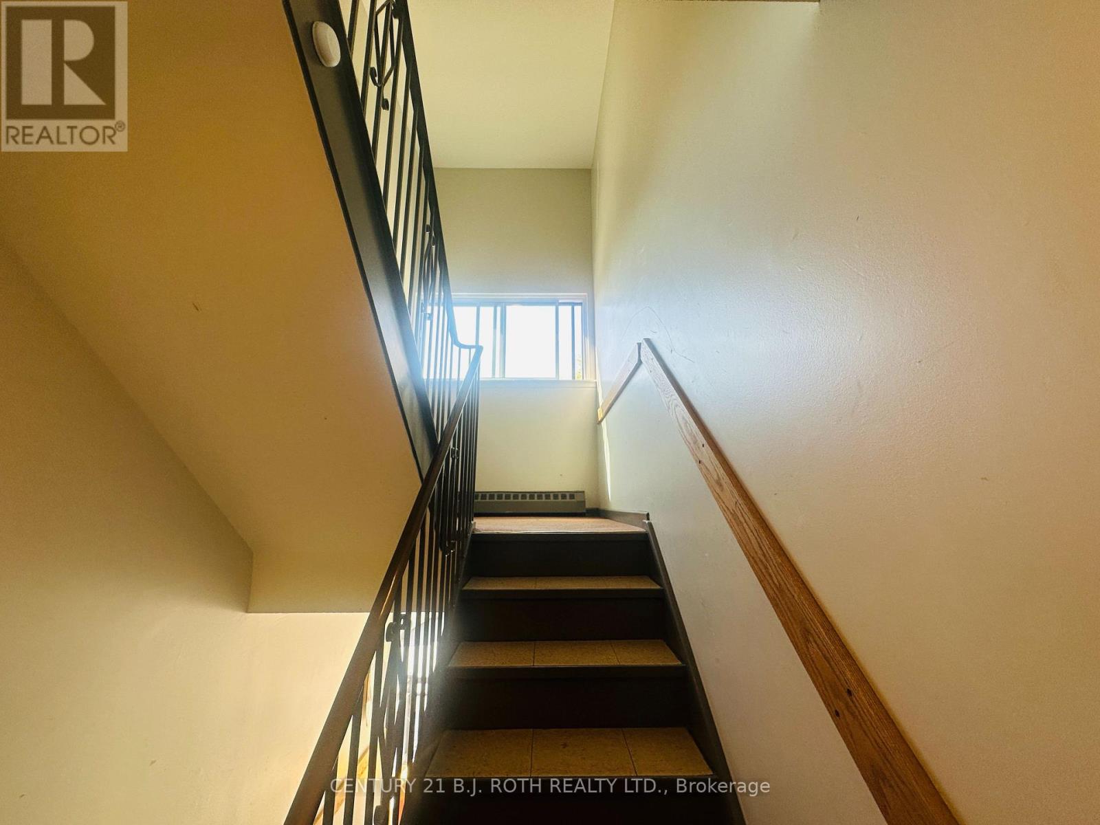 34 Berczy Street, Barrie (City Centre), Ontario  L4M 3P7 - Photo 41 - S12454766