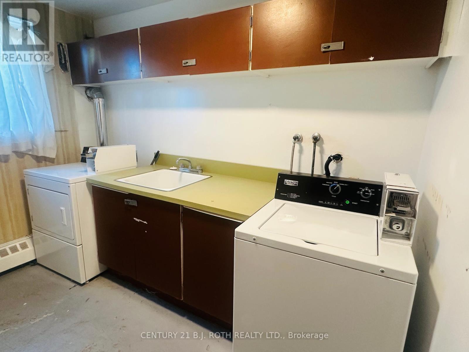 34 Berczy Street, Barrie (City Centre), Ontario  L4M 3P7 - Photo 44 - S12454766