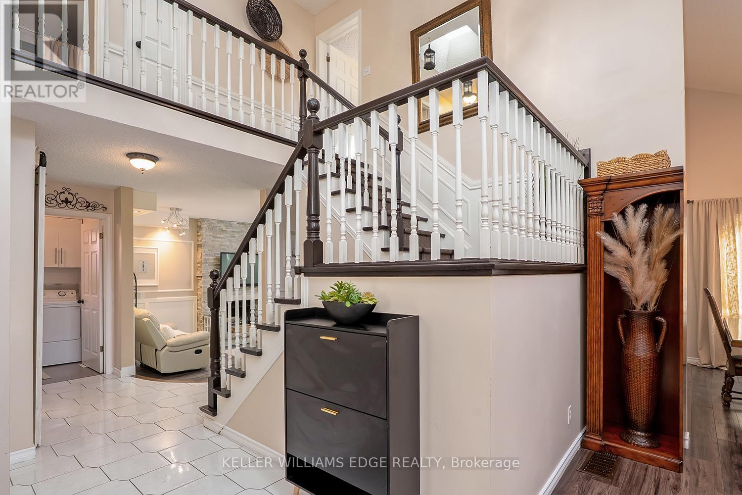 2264 Heidi Avenue, Burlington, Ontario  L7M 3W4 - Photo 5 - W12454392