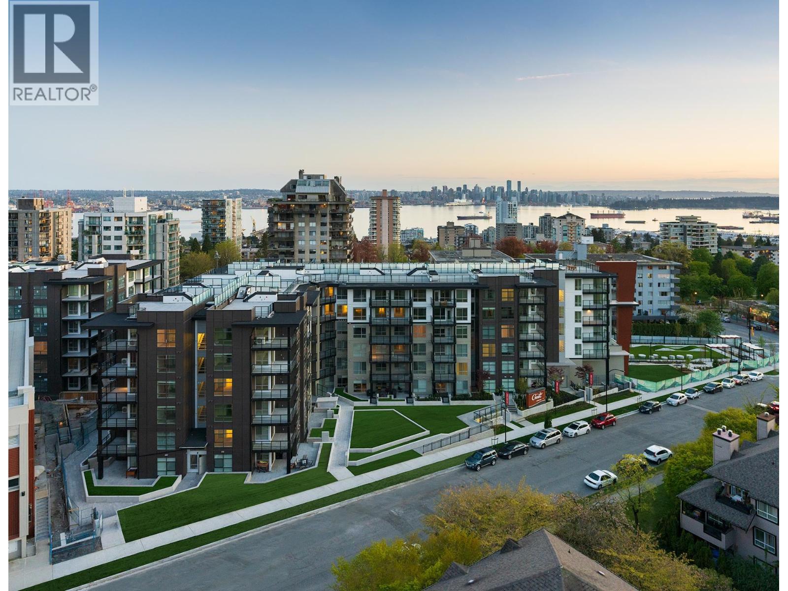416 108 E 8TH STREET, North Vancouver, British Columbia