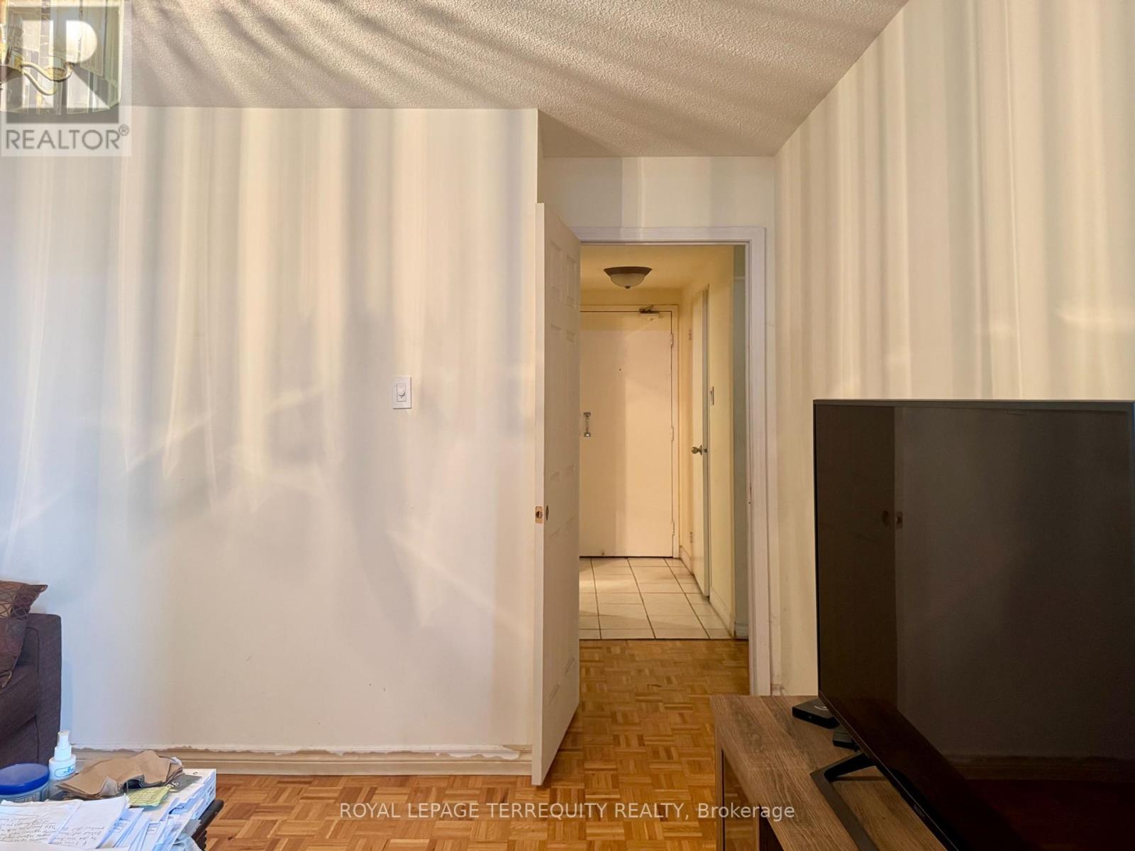 605 - 40 Panorama Court, Toronto, Ontario  M9V 4M1 - Photo 12 - W12454671