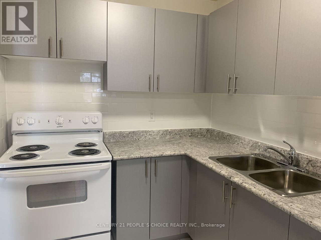 405 - 1030 Pearson Drive, Oakville, Ontario  L6H 2A8 - Photo 2 - W12454686