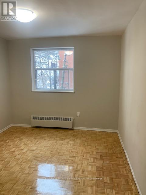 405 - 1030 Pearson Drive, Oakville, Ontario  L6H 2A8 - Photo 7 - W12454686