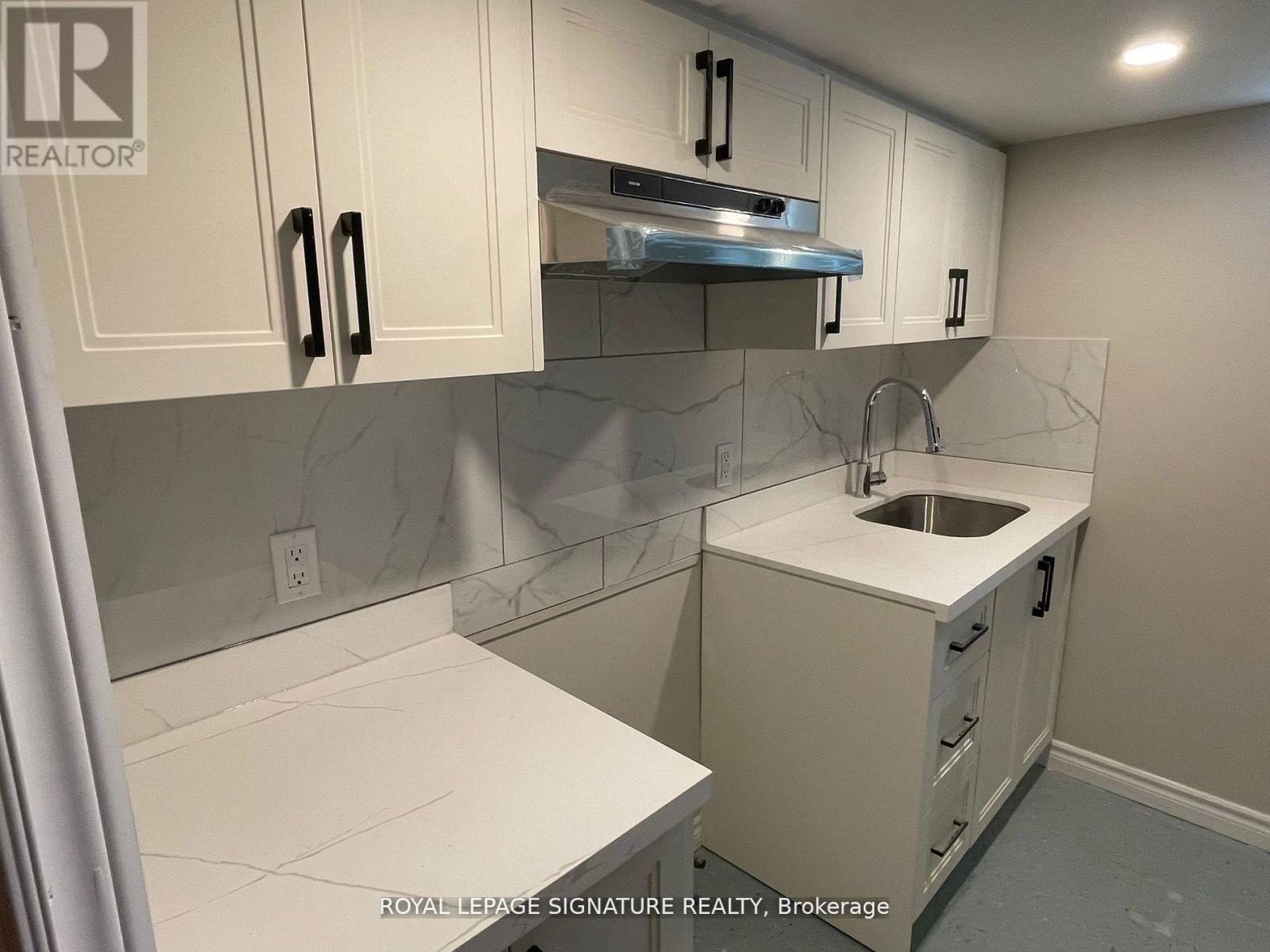 Lower - 181 Third Line, Oakville, Ontario  L6L 3Z9 - Photo 5 - W12454701