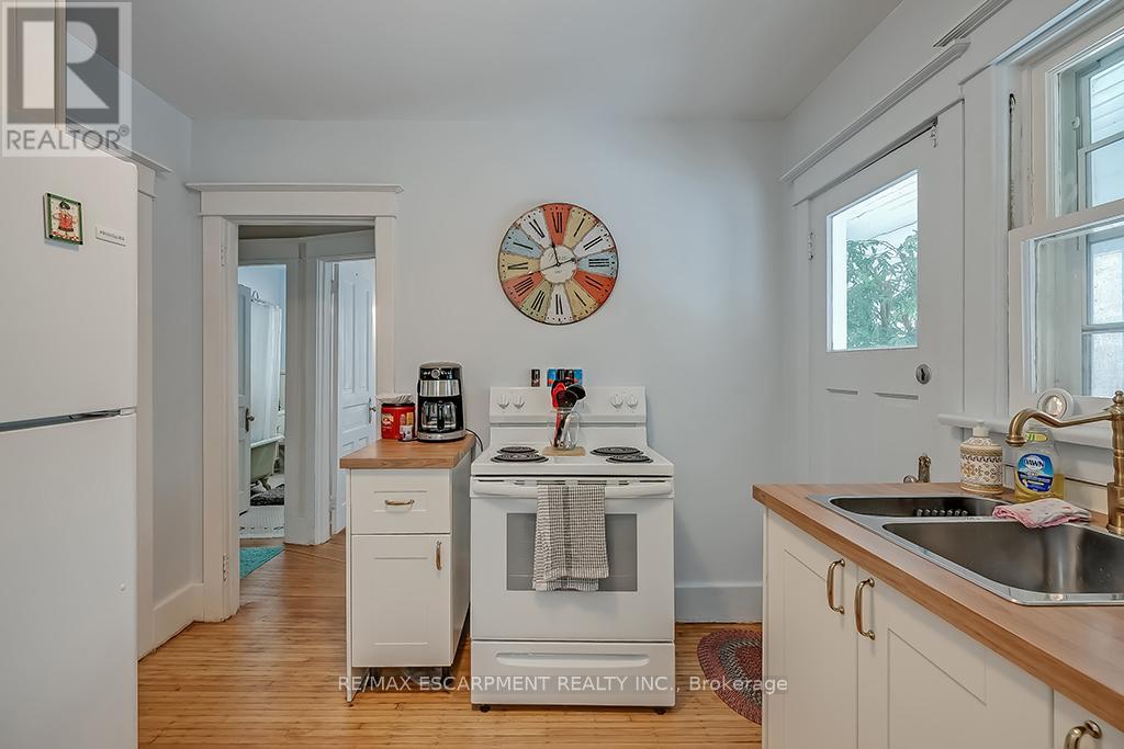1415 Lakeshore Road, Burlington, Ontario  L7S 1B3 - Photo 13 - W12454724