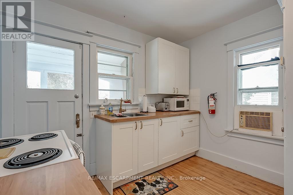 1415 Lakeshore Road, Burlington, Ontario  L7S 1B3 - Photo 14 - W12454724