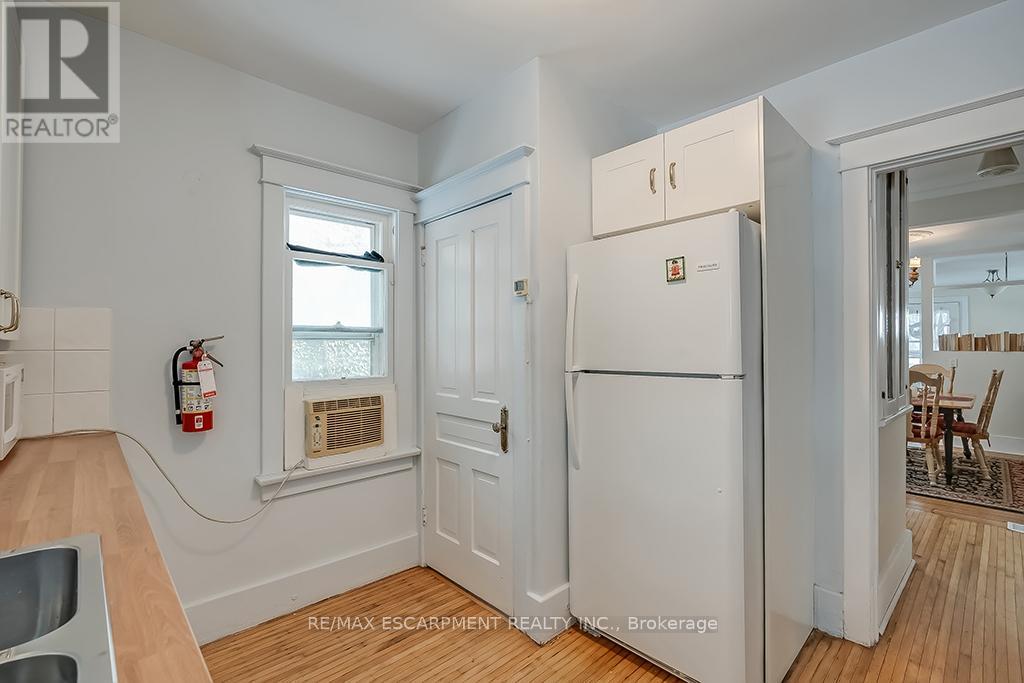 1415 Lakeshore Road, Burlington, Ontario  L7S 1B3 - Photo 15 - W12454724