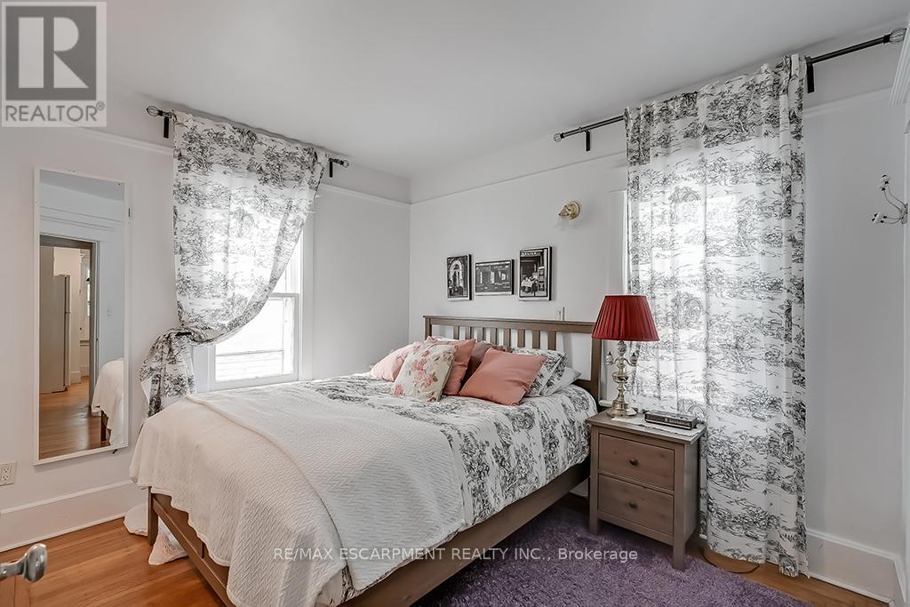 1415 Lakeshore Road, Burlington, Ontario  L7S 1B3 - Photo 16 - W12454724